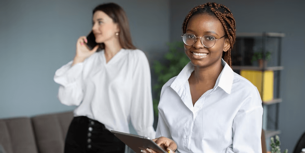 hero background on Prestación de Directores de la Compañía o Representante Local;